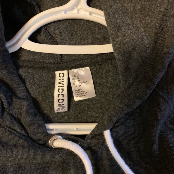 H&M Divided Basic, hooded crop sweater - Picture 3 of 3